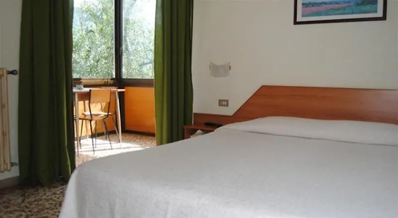 Hotel Mercedes Limone sul Garda 3*,